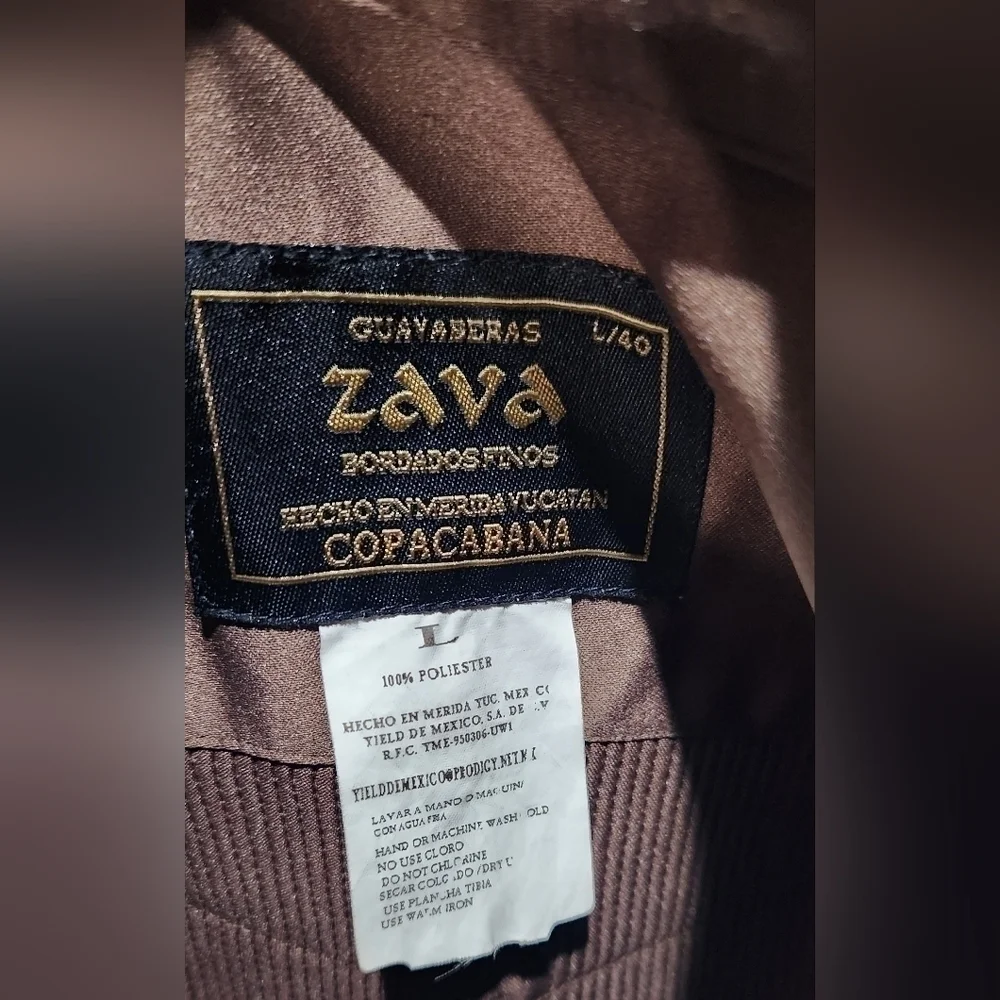 zava fine embroidered guayabera with buttons Short sleeve size L